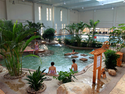 天沐温泉室内温泉池戏水池