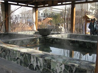 温泉泡池图片