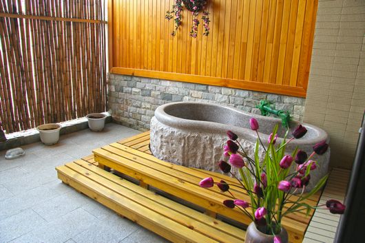 旅顺香格里温泉客房泡池图片